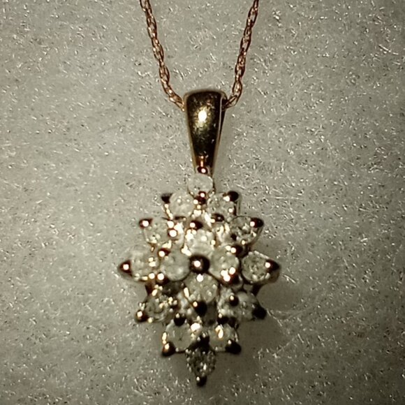 CLOSEOUT - 10k Yellow Gold 0.25ctw Round Diamond Cluster Pendant with Chain - Picture 2 of 4